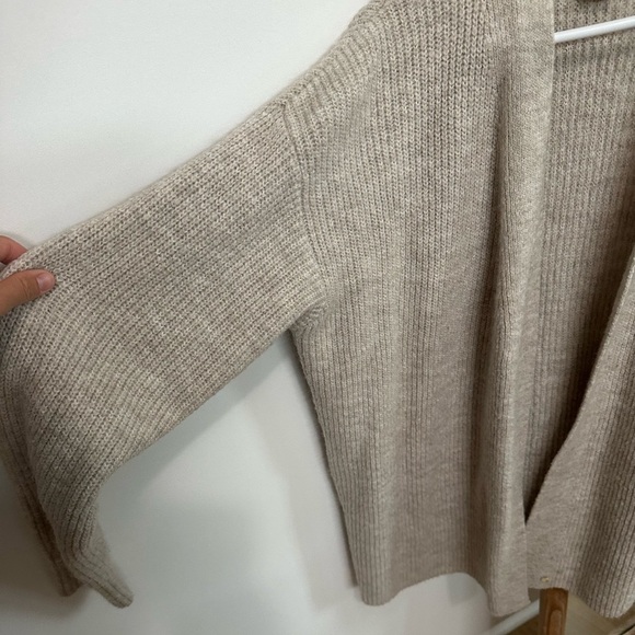 H&M Women's sweater cardigan - Picture 2 of 5